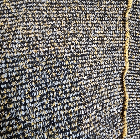 Very unique shirt - Picture 2 of 5